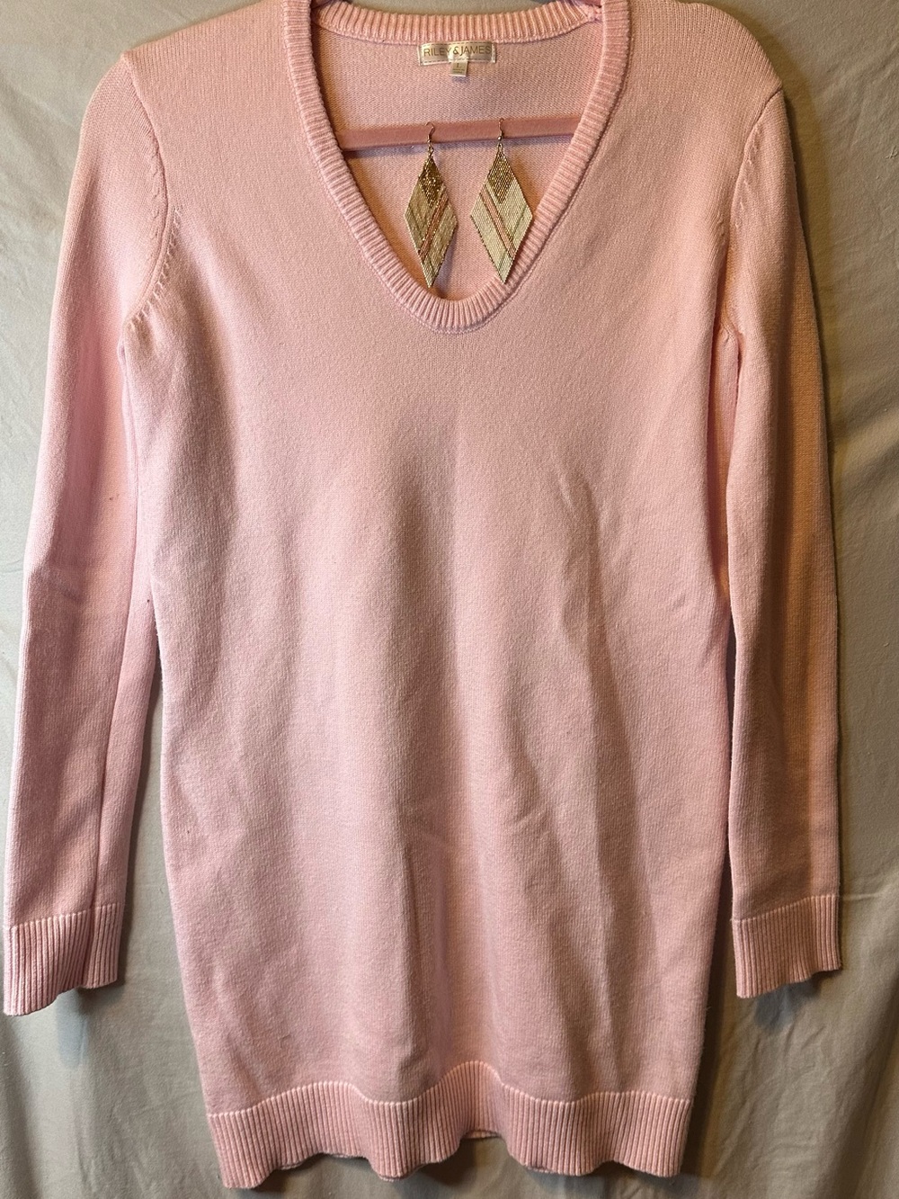 Light Pink V-Neck Women's Sweater - Classic Knit with free earrings